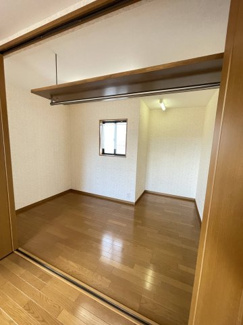 【収納】 | 川西市大和東５丁目　中古戸建 | 広いウォークインクローゼットがあります