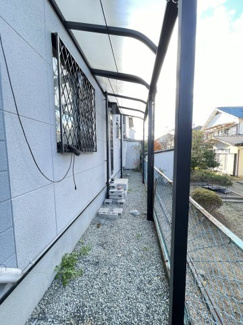 【その他】 | 川西市大和東５丁目　中古戸建 | 家の裏のスペースです　屋根付きなので、色々使えそうなちょっとしたスペースです！