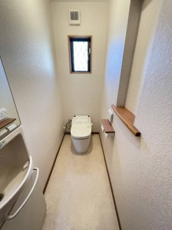 【トイレ】 | 川西市大和東５丁目　中古戸建 | 1階トイレです