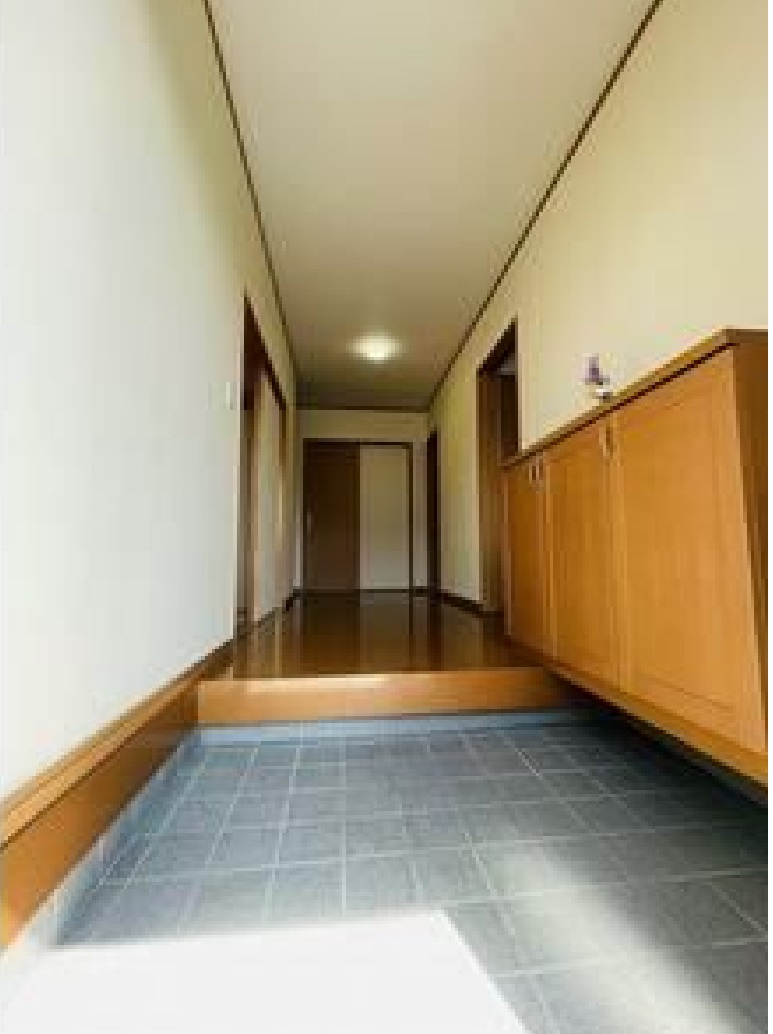 売戸建　結城市新福寺の玄関