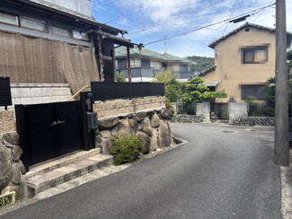 【前面道路含む現地写真】