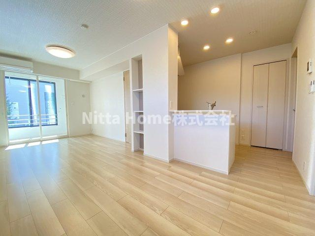 フォレストＣの居間・リビング|１３．３帖の広々リビングルーム☆彡