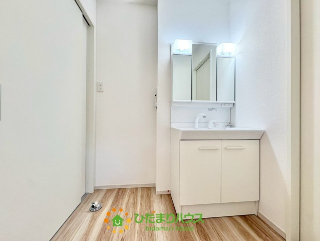 白岡市小久喜18期　新築一戸建て　01　リガーレの独立洗面台|26/04/03　撮影
