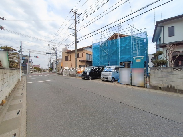 白岡市小久喜18期　新築一戸建て　01　リガーレの前面道路含む現地写真|2026/1/15　撮影