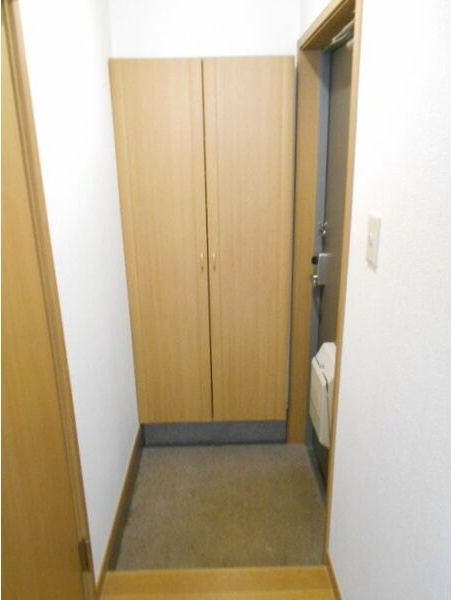 レジデンス中田 A棟の玄関