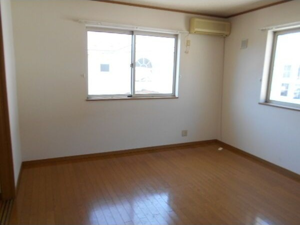 レジデンス中田 A棟の居間・リビング