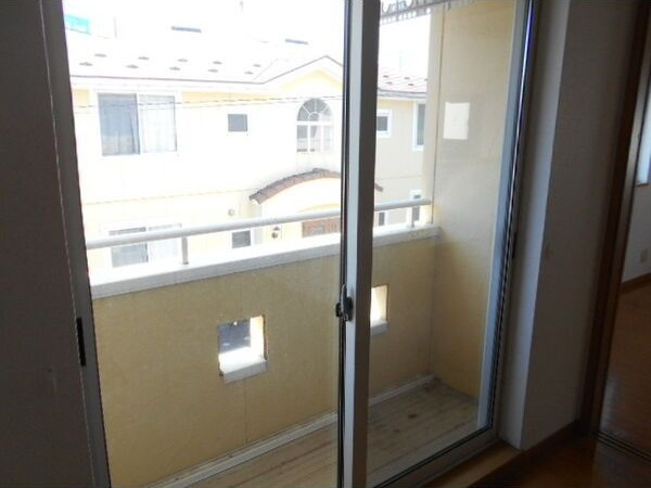 レジデンス中田 A棟のバルコニー