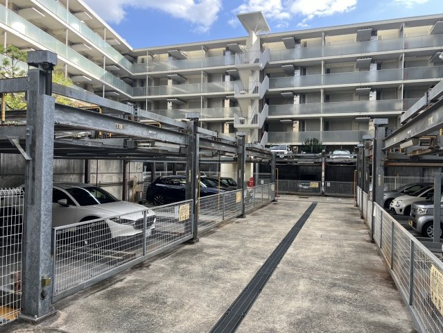 ルネラディウス芦屋川の駐車場