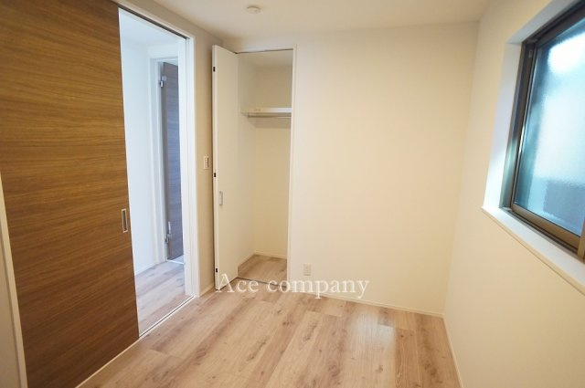 【子供部屋】 | 東大阪市足代3丁目 | 【3階：中央洋室5帖】クローゼット完備です♪