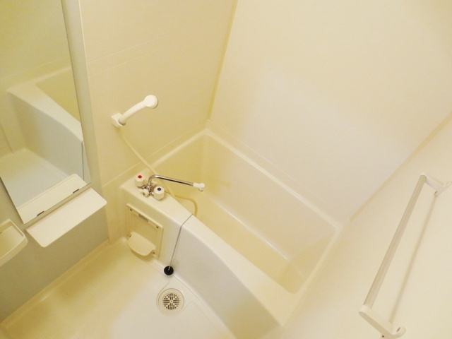 エスペランスの浴室|別号室の参考写真です。