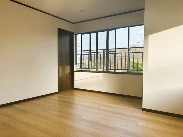 北佐久郡立科町塩沢　中古住宅のバルコニー|バルコニーは手すり塗装、デッキ材交換を行います。