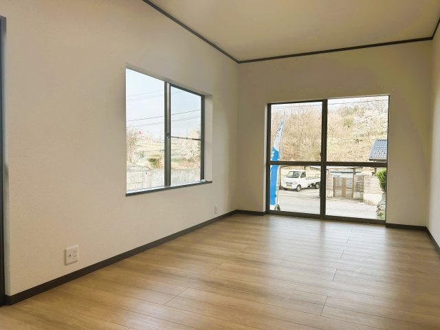 北佐久郡立科町塩沢　中古住宅の洋室|1F：約9帖