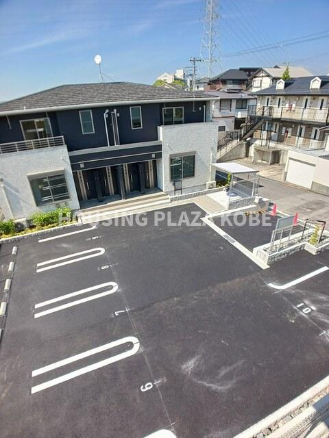 パルファン南落合０４の駐車場