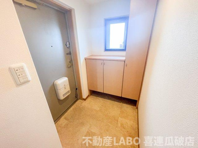 エクセレント八尾本町の玄関