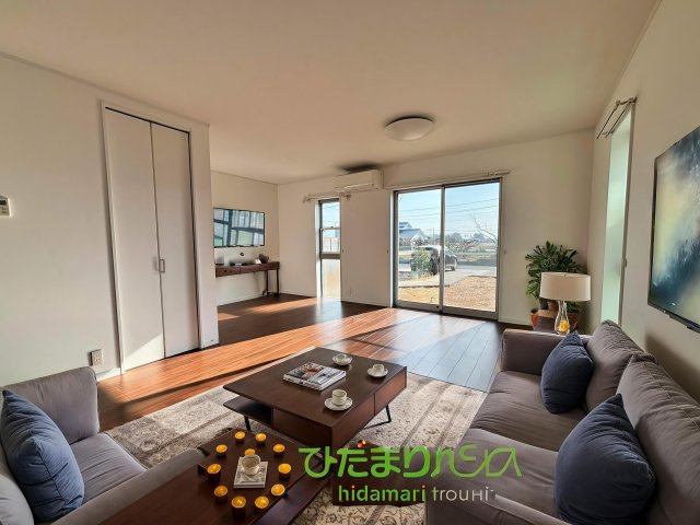 加須市南小浜　中古一戸建ての居間・リビング