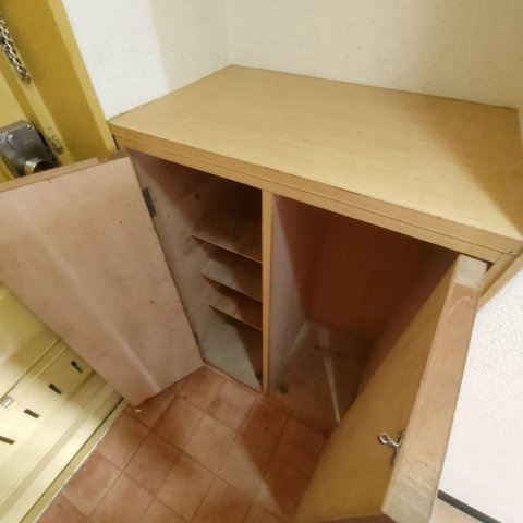 室蘭東町第１住宅の玄関