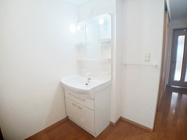 サン・ローレルの洗面所