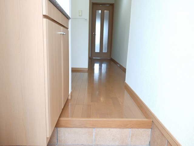 サン・ローレルの玄関