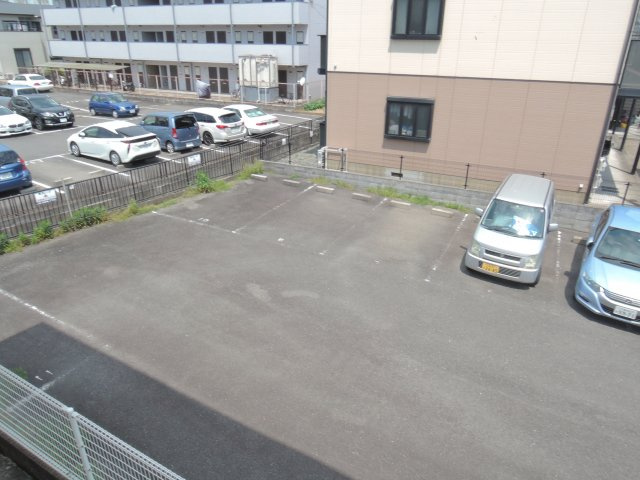 メゾンヴィラージュの駐車場