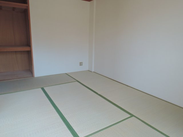 メゾンヴィラージュの寝室|写真は同マンション別部屋