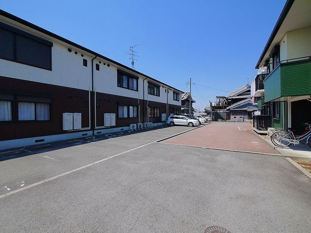 グランドゥールＡ・Ｃの駐車場|駐車スペースもあります