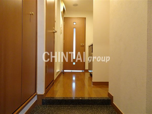 トーシンフェニックス笹塚駅前弐番館の玄関