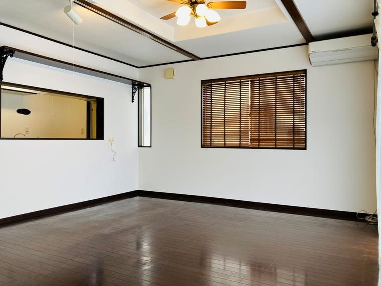 纒戸建の居間・リビング