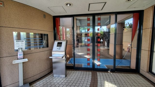 藤和箕面ホームズA棟のエントランス