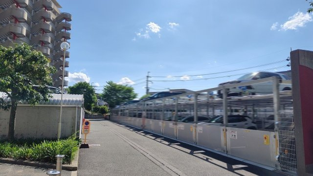 藤和箕面ホームズA棟の駐車場