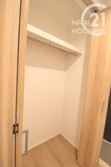 【設備】 | 昭島市田中町1丁目　中古戸建 | 1階廊下収納スペース