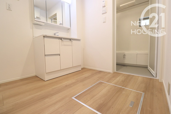 【脱衣所】 | 昭島市田中町1丁目　中古戸建 | 脱衣場