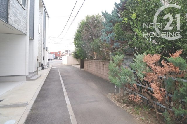 【前面道路含む現地写真】 | 昭島市田中町1丁目　中古戸建 | 前面道路含む現地写真です