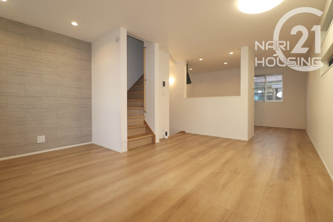 【居間・リビング】 | 昭島市田中町1丁目　中古戸建 | LDK約17.6帖