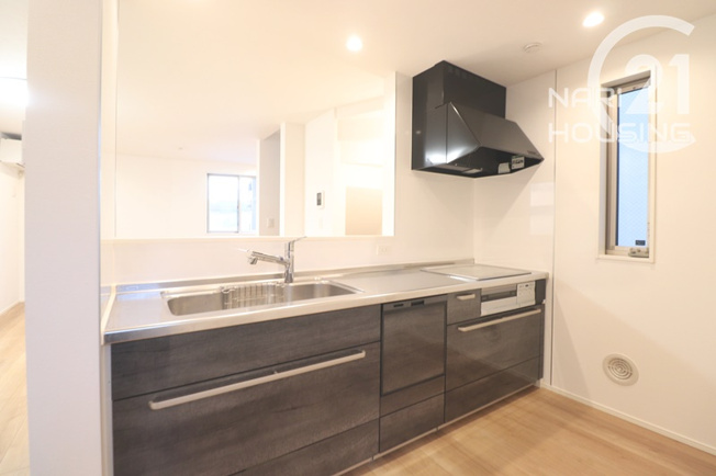 【キッチン】 | 昭島市田中町1丁目　中古戸建 | 食洗機付きシステムキッチン