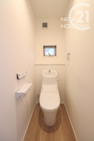 【トイレ】 | 昭島市田中町1丁目　中古戸建 | ウォシュレット付きトイレ