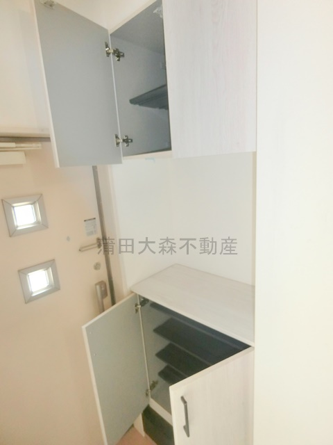 大田区東糀谷5丁目住宅の設備|玄関収納