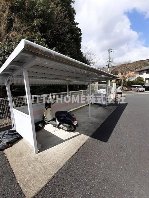 カレントのその他共用部分|屋根付きの駐輪場があります◇