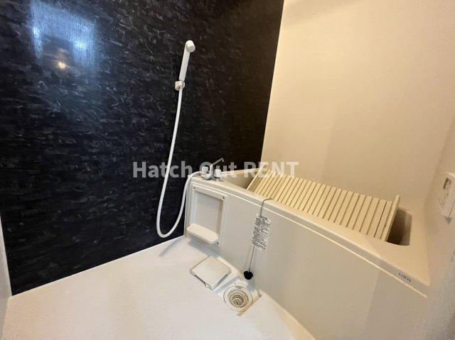 【浴室】 | Emigrant