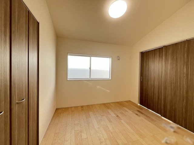 【洋室】 | 西東京市住吉町4丁目　新築一戸建住宅　全2棟　(保谷店) | 2階5.2帖中央/全居室に収納が設置されており、お部屋を広くお使いいただけます。
