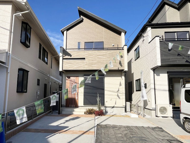 【外観】 | 西東京市住吉町4丁目　新築一戸建住宅　全2棟　(保谷店) | 2025年12月撮影/並列2台駐車可！駅徒歩9分の好立地！太陽光パネル付き4LDKの長期優良住宅です。