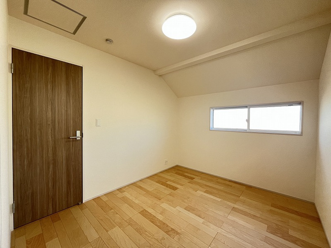 【子供部屋】 | 西東京市住吉町4丁目　新築一戸建住宅　全2棟　(保谷店) | 2階5.2帖北東側/お好みのインテリアで安らぐ癒し空間が生まれます。