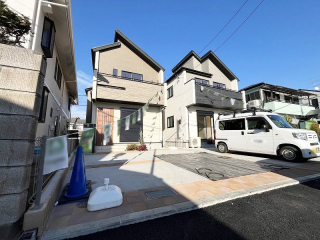 【外観】 | 西東京市住吉町4丁目　新築一戸建住宅　全2棟　(保谷店) | 徒歩15分圏内には病院やショッピングセンターもございます。
建物完成し実際に室内をご覧いただけます。お問い合わせの上、ぜひ現地をご確認ください。