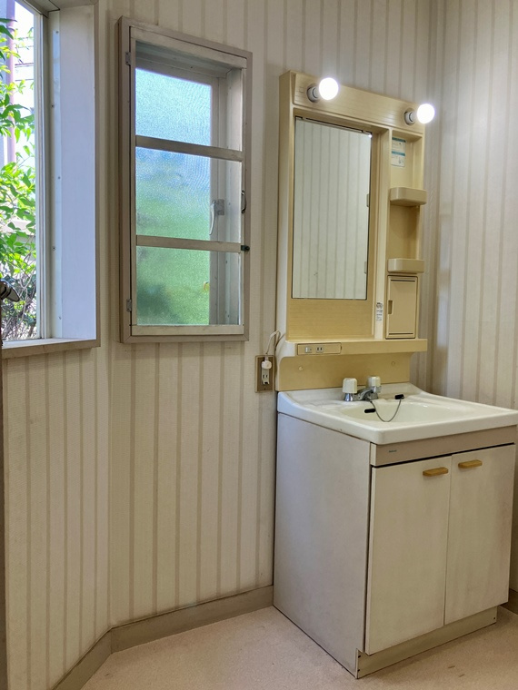 上広谷戸建の洗面所