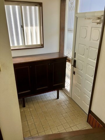 上広谷戸建の玄関