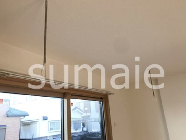 リビングタウン三橋の設備|室内洗濯物干し。