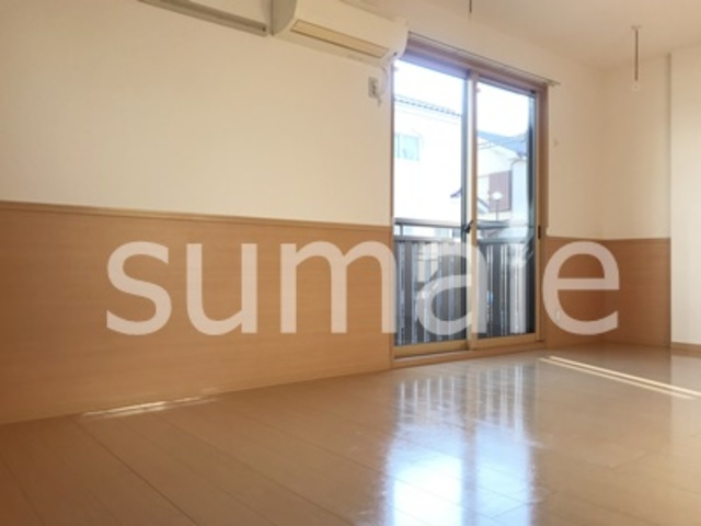 リビングタウン三橋の居間・リビング|人気のフローリングです。