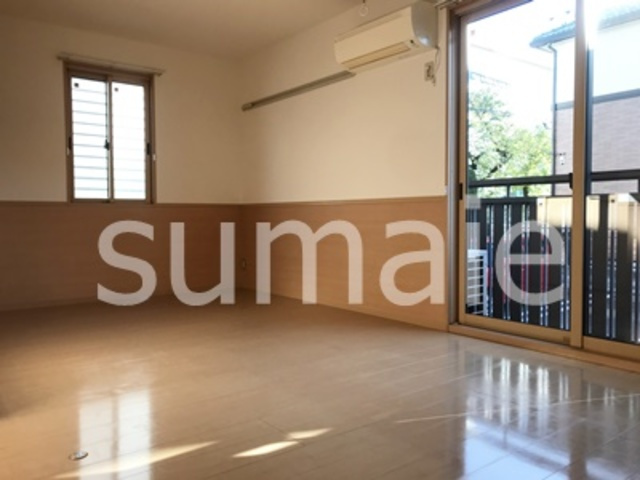 リビングタウン三橋の居間・リビング|人気のフローリングです。