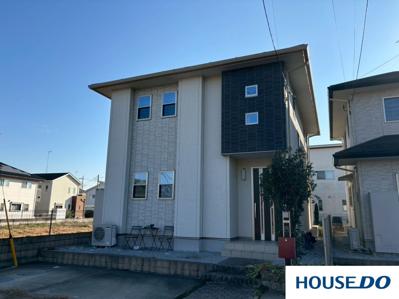 中古戸建　台之郷町の外観|階の窓が上部に配置されているため、光を取り込みつつも、外からの視線を適切に遮断し、住む人のプライバシーを守る設計になっているのが良いですね