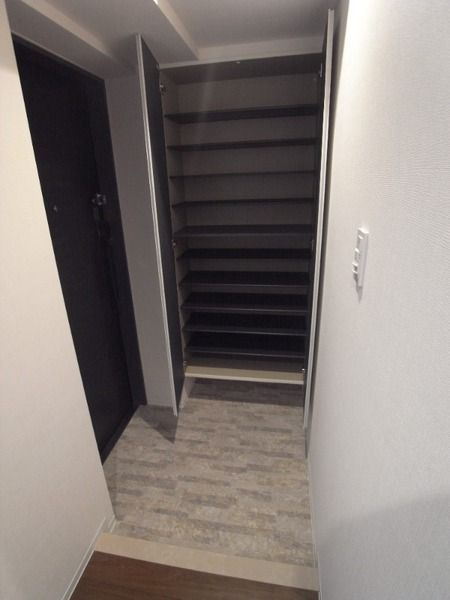 葛飾区新小岩２丁目の賃貸マンションの玄関