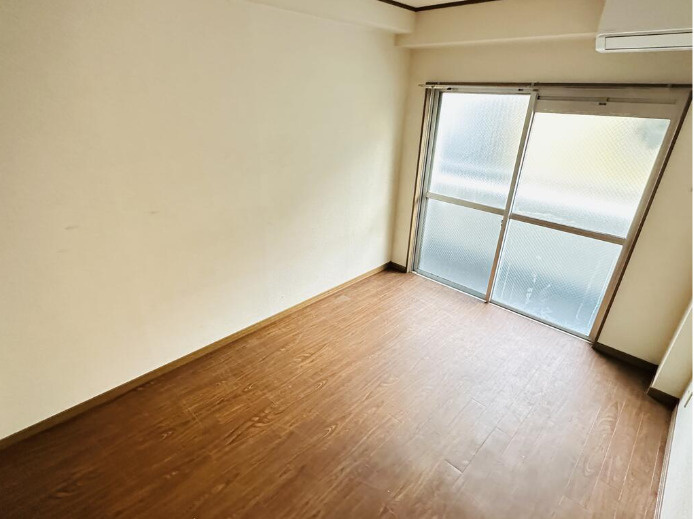 桑園ハウス　敷金0　駅近　南向きの居間・リビング